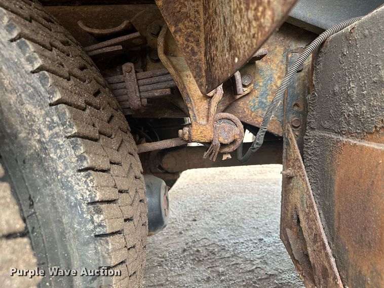 image for item MQ9517 2007 International 7400  refuse truck