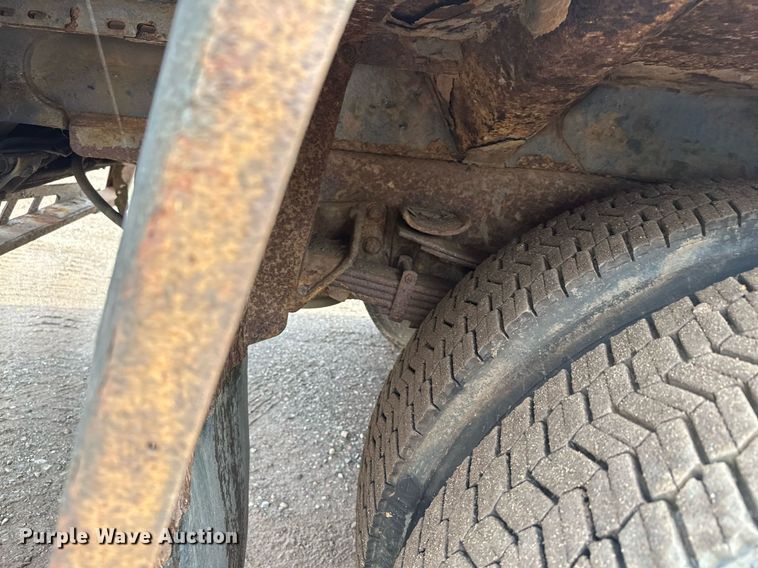 image for item MQ9517 2007 International 7400  refuse truck