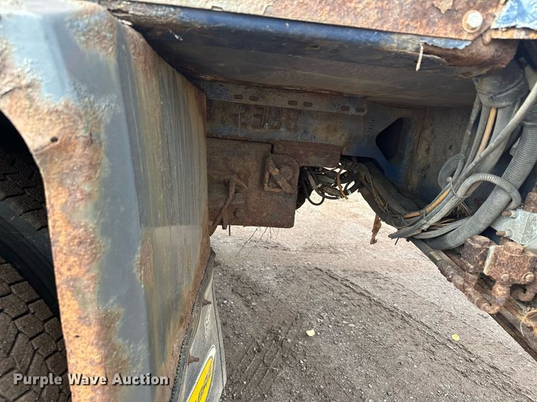 image for item MQ9517 2007 International 7400  refuse truck