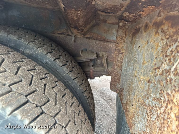 image for item MQ9517 2007 International 7400  refuse truck