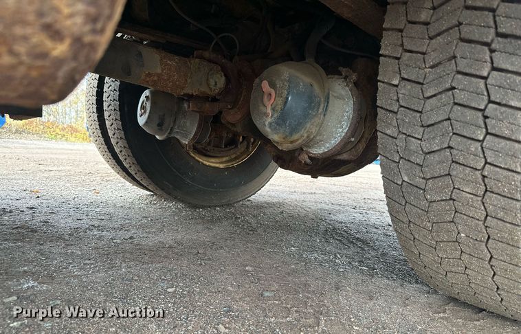 image for item MQ9517 2007 International 7400  refuse truck