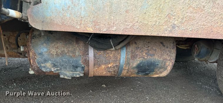 image for item MQ9517 2007 International 7400  refuse truck