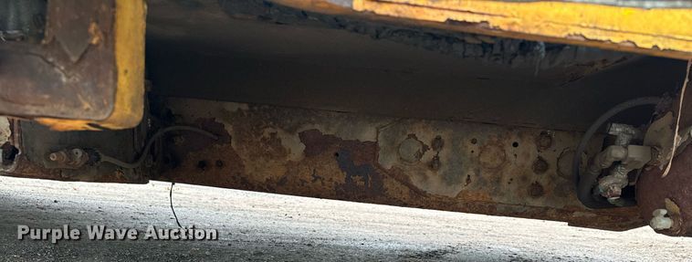 image for item MQ9517 2007 International 7400  refuse truck