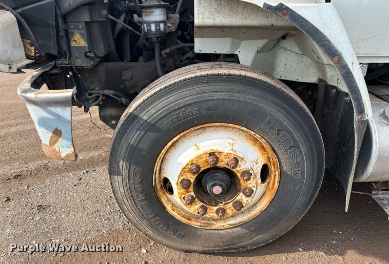 image for item MQ9517 2007 International 7400  refuse truck