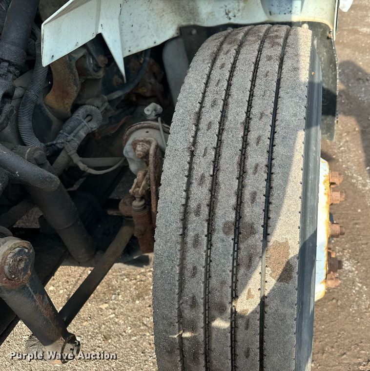 image for item MQ9517 2007 International 7400  refuse truck