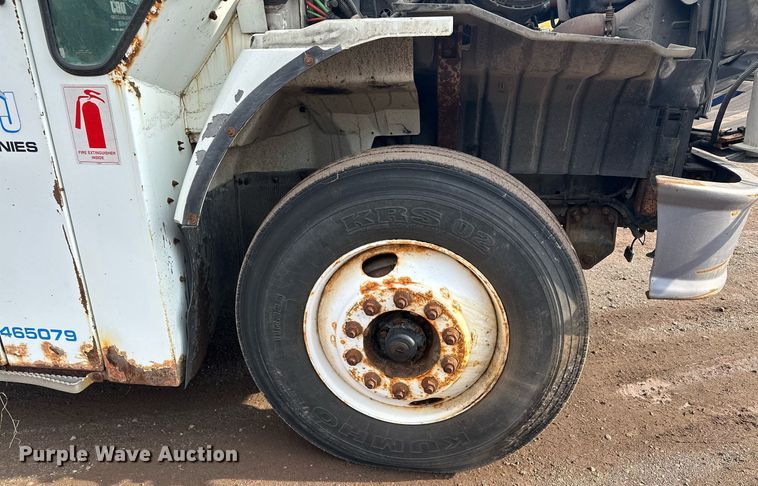 image for item MQ9517 2007 International 7400  refuse truck