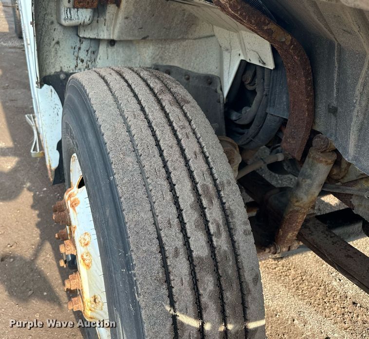 image for item MQ9517 2007 International 7400  refuse truck