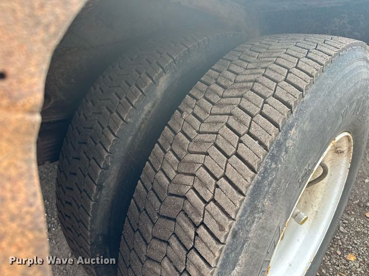 image for item MQ9517 2007 International 7400  refuse truck