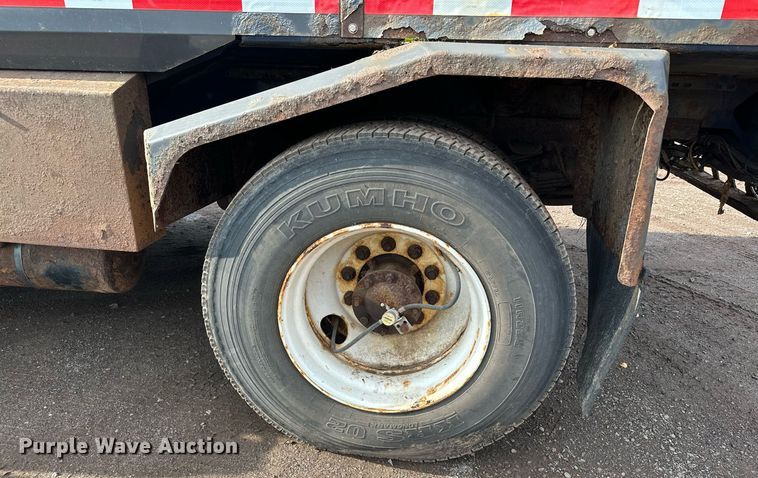 image for item MQ9517 2007 International 7400  refuse truck