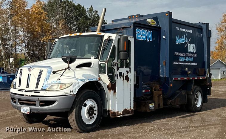 image for item MQ9518 2005 International 4400  refuse truck