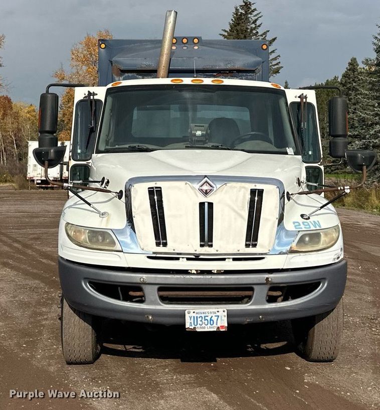 image for item MQ9518 2005 International 4400  refuse truck