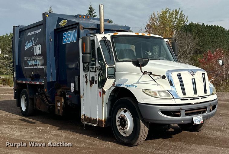 image for item MQ9518 2005 International 4400  refuse truck