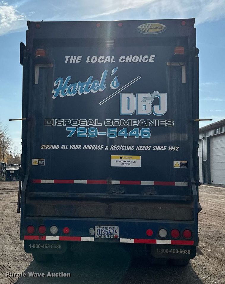 image for item MQ9518 2005 International 4400  refuse truck