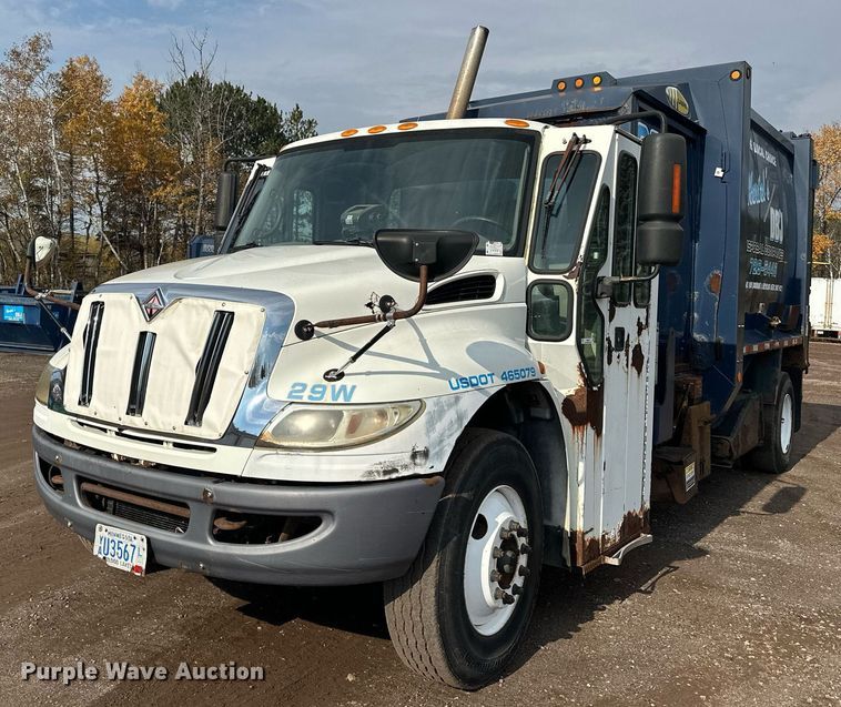 image for item MQ9518 2005 International 4400  refuse truck