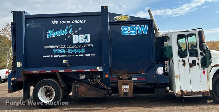 image for item MQ9518 2005 International 4400  refuse truck