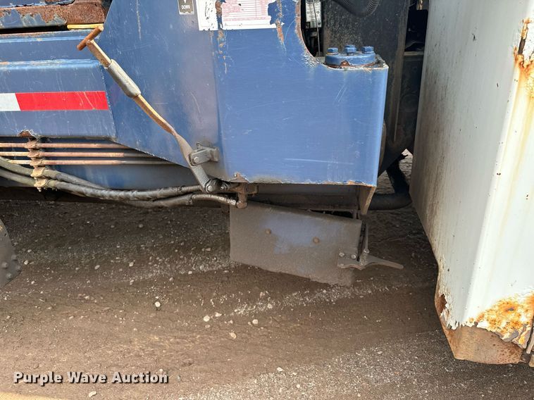 image for item MQ9518 2005 International 4400  refuse truck