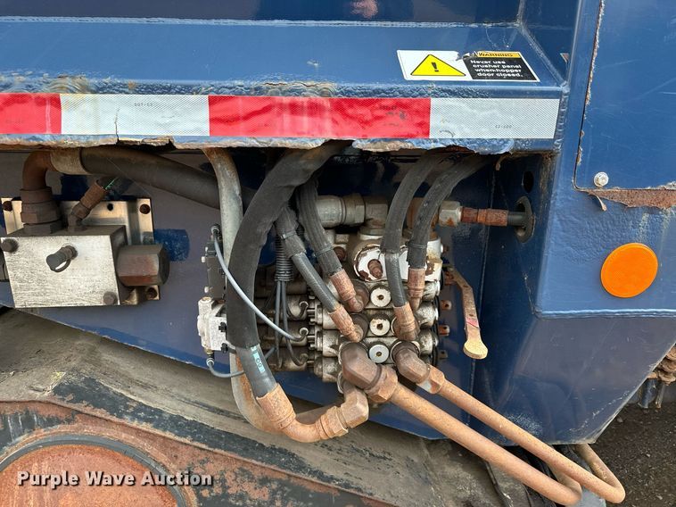 image for item MQ9518 2005 International 4400  refuse truck