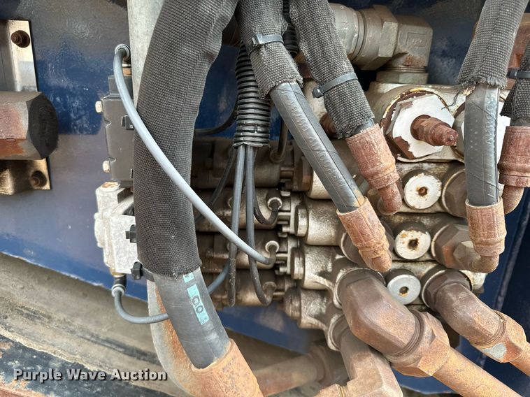 image for item MQ9518 2005 International 4400  refuse truck