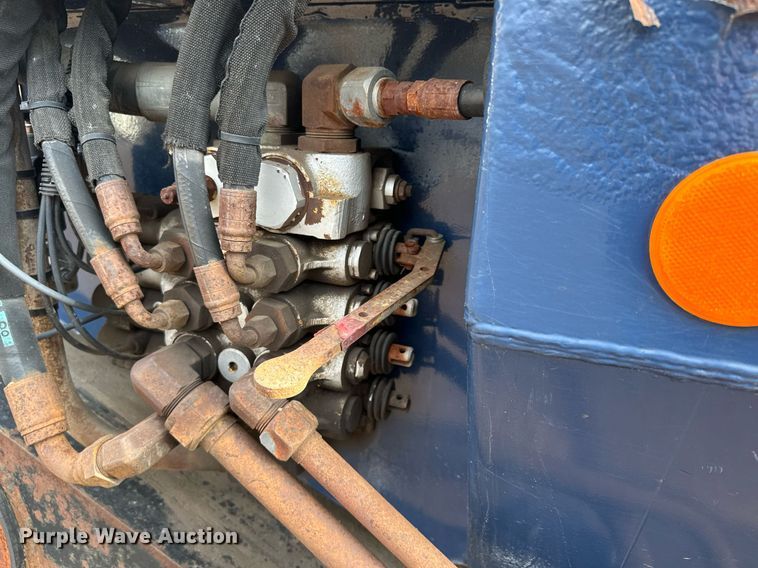 image for item MQ9518 2005 International 4400  refuse truck