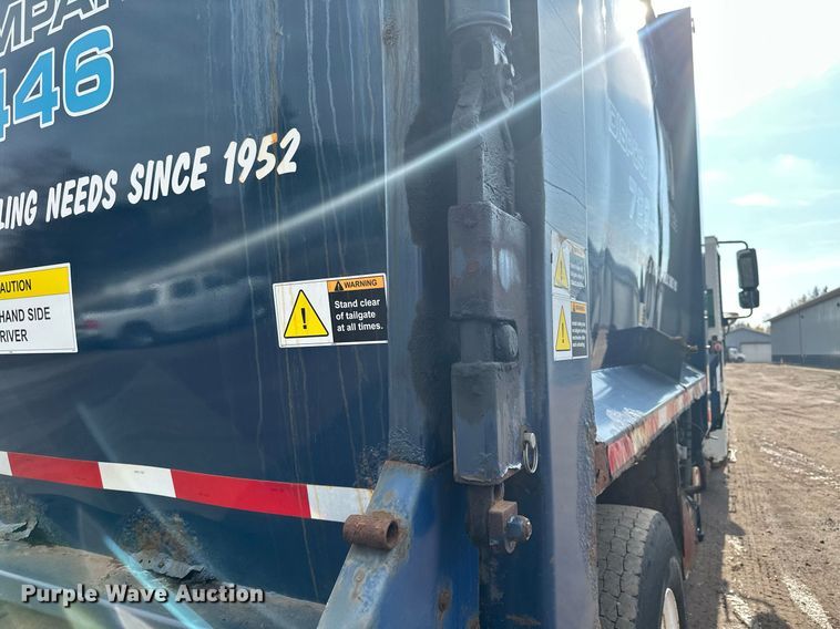 image for item MQ9518 2005 International 4400  refuse truck