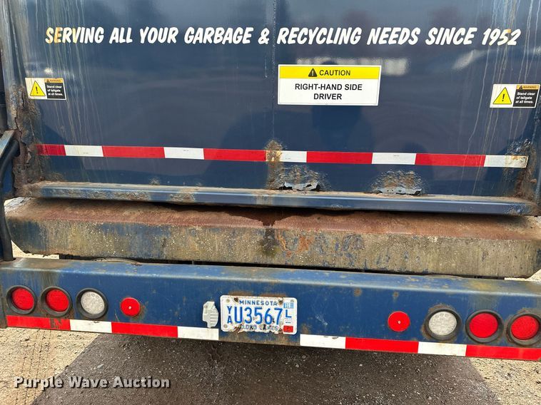 image for item MQ9518 2005 International 4400  refuse truck