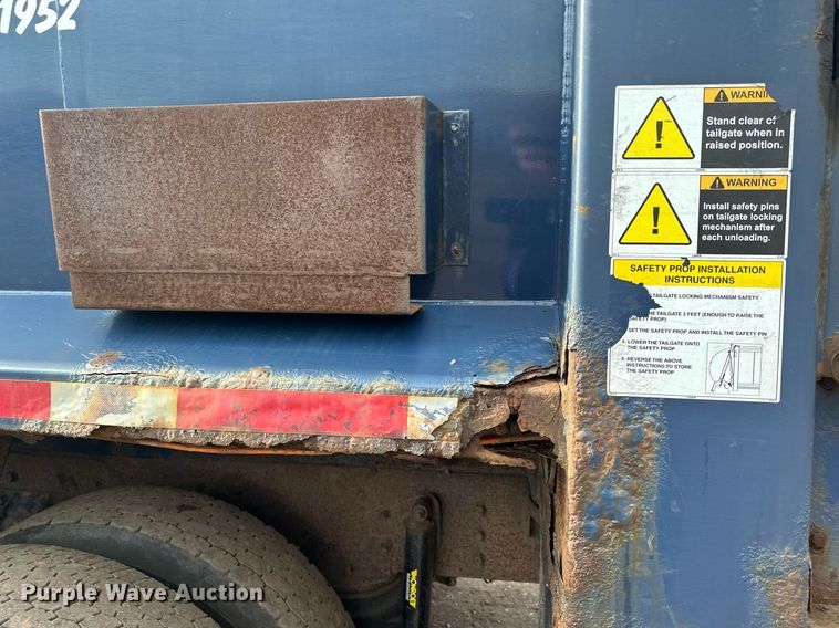 image for item MQ9518 2005 International 4400  refuse truck