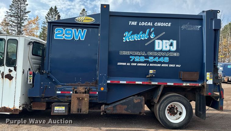 image for item MQ9518 2005 International 4400  refuse truck