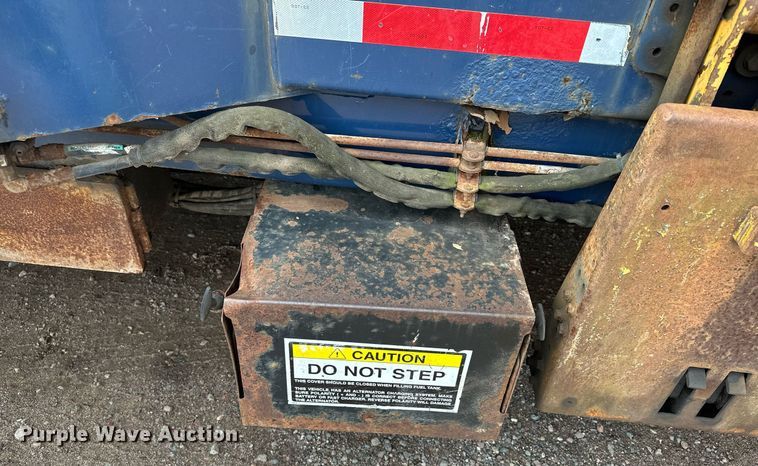 image for item MQ9518 2005 International 4400  refuse truck