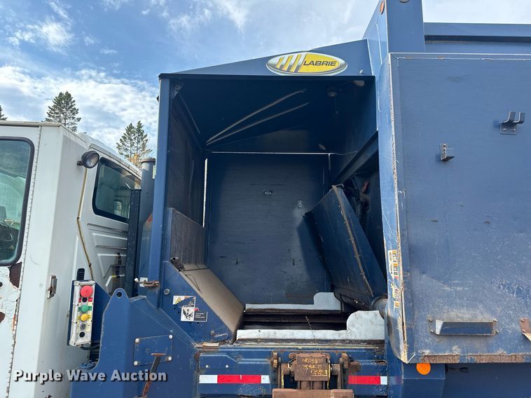 image for item MQ9518 2005 International 4400  refuse truck