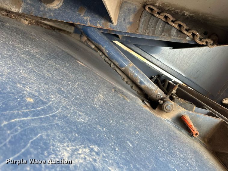 image for item MQ9518 2005 International 4400  refuse truck