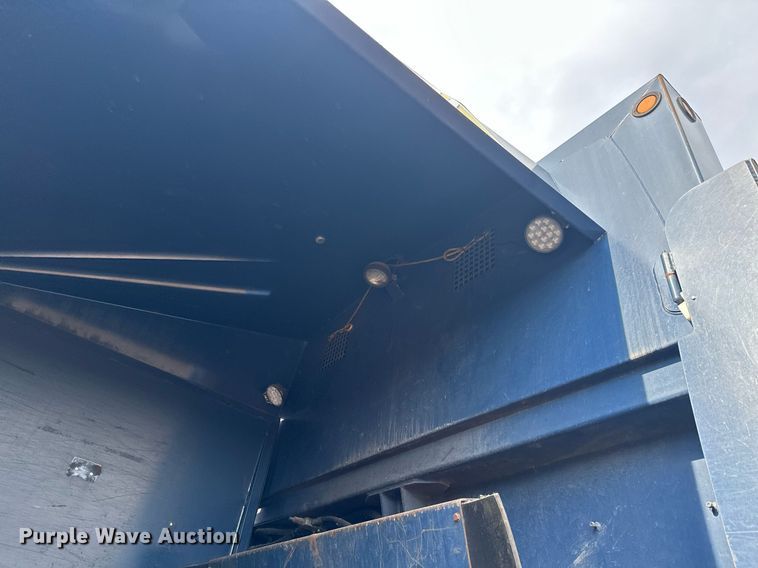 image for item MQ9518 2005 International 4400  refuse truck