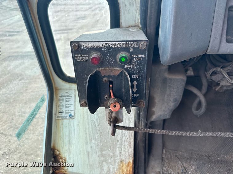 image for item MQ9518 2005 International 4400  refuse truck