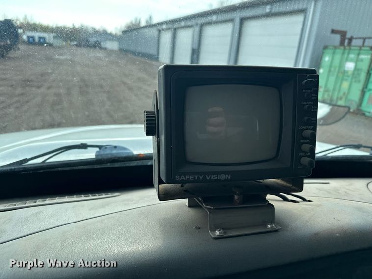 image for item MQ9518 2005 International 4400  refuse truck