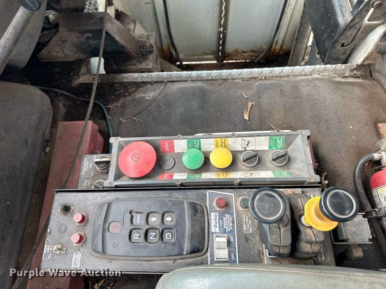 image for item MQ9518 2005 International 4400  refuse truck