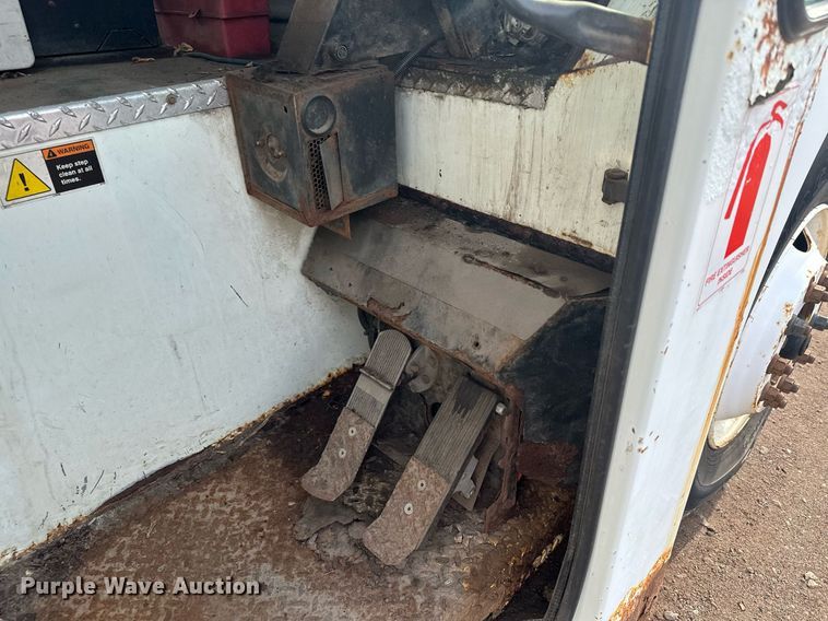 image for item MQ9518 2005 International 4400  refuse truck