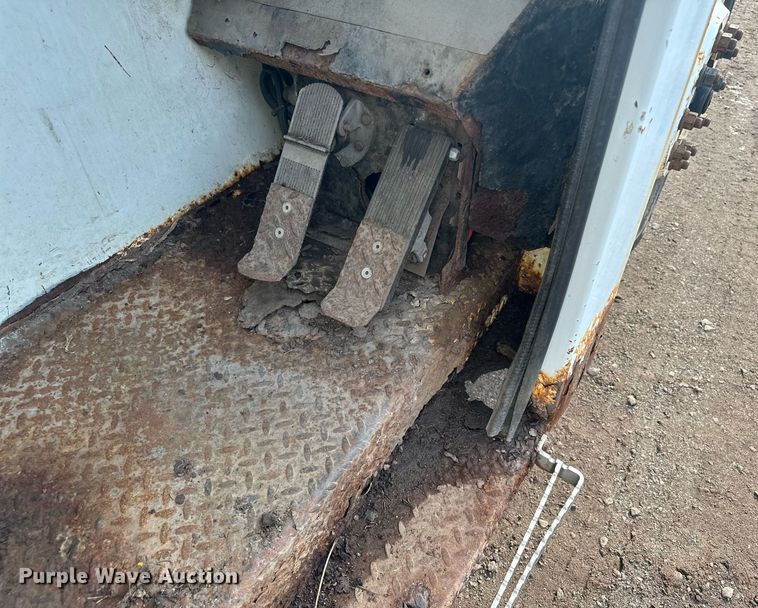 image for item MQ9518 2005 International 4400  refuse truck