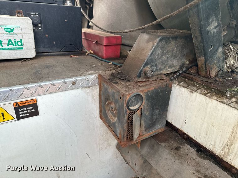 image for item MQ9518 2005 International 4400  refuse truck