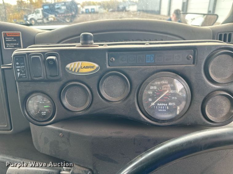 image for item MQ9518 2005 International 4400  refuse truck