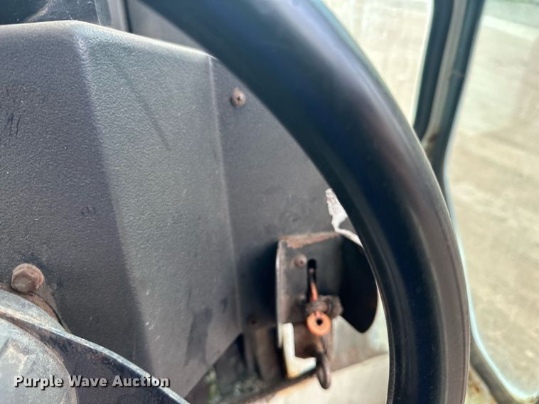 image for item MQ9518 2005 International 4400  refuse truck