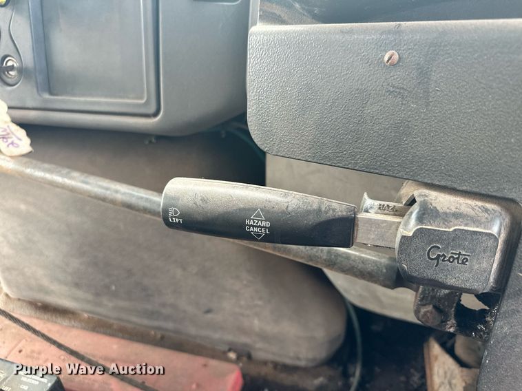 image for item MQ9518 2005 International 4400  refuse truck