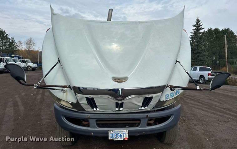 image for item MQ9518 2005 International 4400  refuse truck