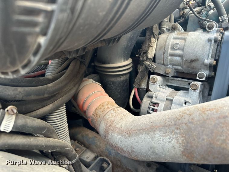 image for item MQ9518 2005 International 4400  refuse truck