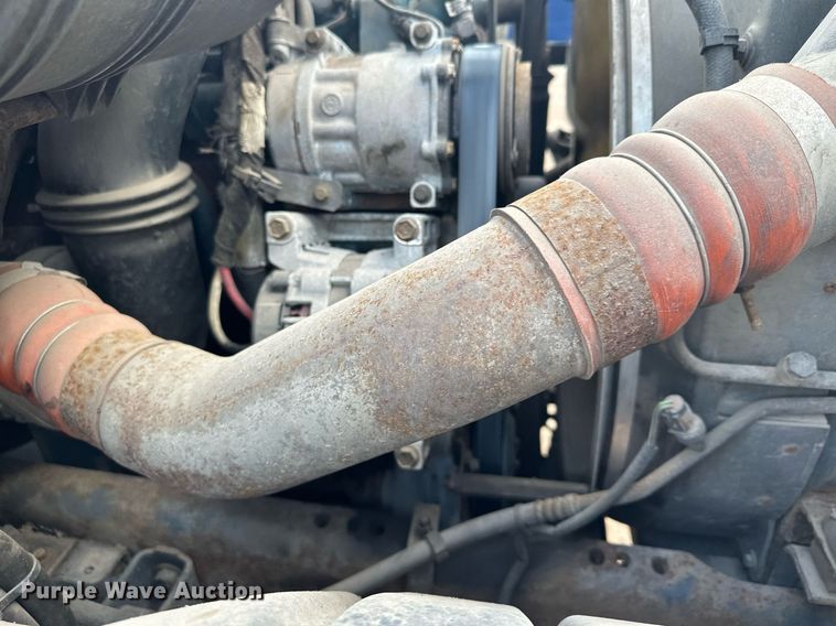 image for item MQ9518 2005 International 4400  refuse truck