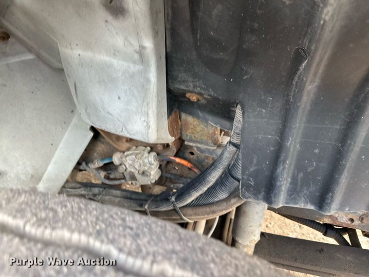 image for item MQ9518 2005 International 4400  refuse truck