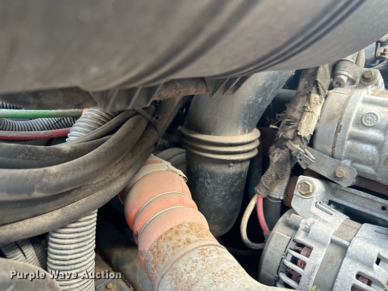 image for item MQ9518 2005 International 4400  refuse truck