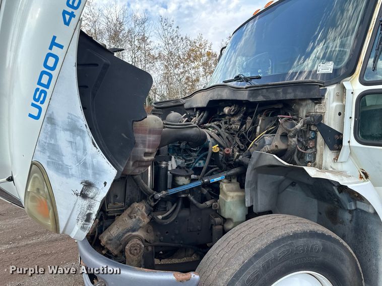 image for item MQ9518 2005 International 4400  refuse truck