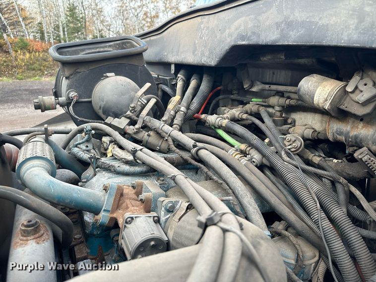 image for item MQ9518 2005 International 4400  refuse truck