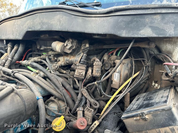 image for item MQ9518 2005 International 4400  refuse truck