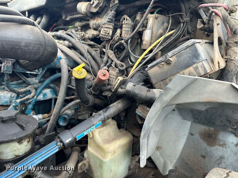 image for item MQ9518 2005 International 4400  refuse truck