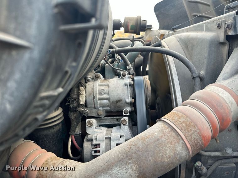 image for item MQ9518 2005 International 4400  refuse truck